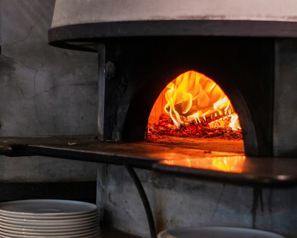 Commercial catering solid fuel pizza oven
